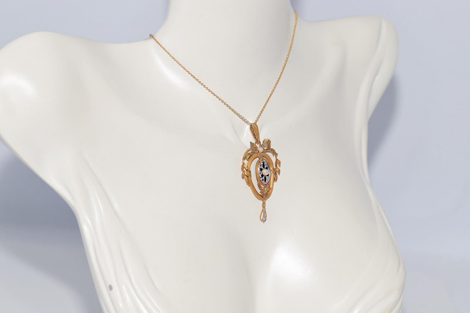 Taglio rotondo Collana antica del 1900 in oro 18k con smalto e perle, decorata con un fiocco in vendita