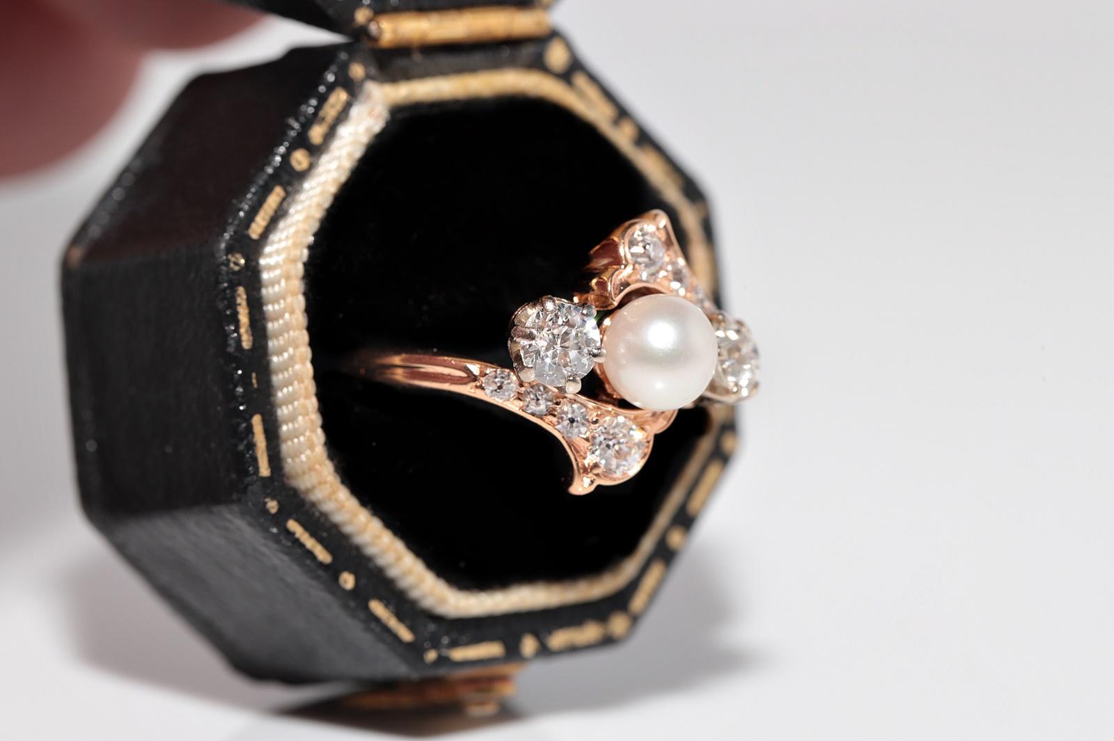 Antiguo anillo artesanal de oro de 18 quilates con diamantes naturales talla antigua y perlas, circa 1900 Victoriano en venta