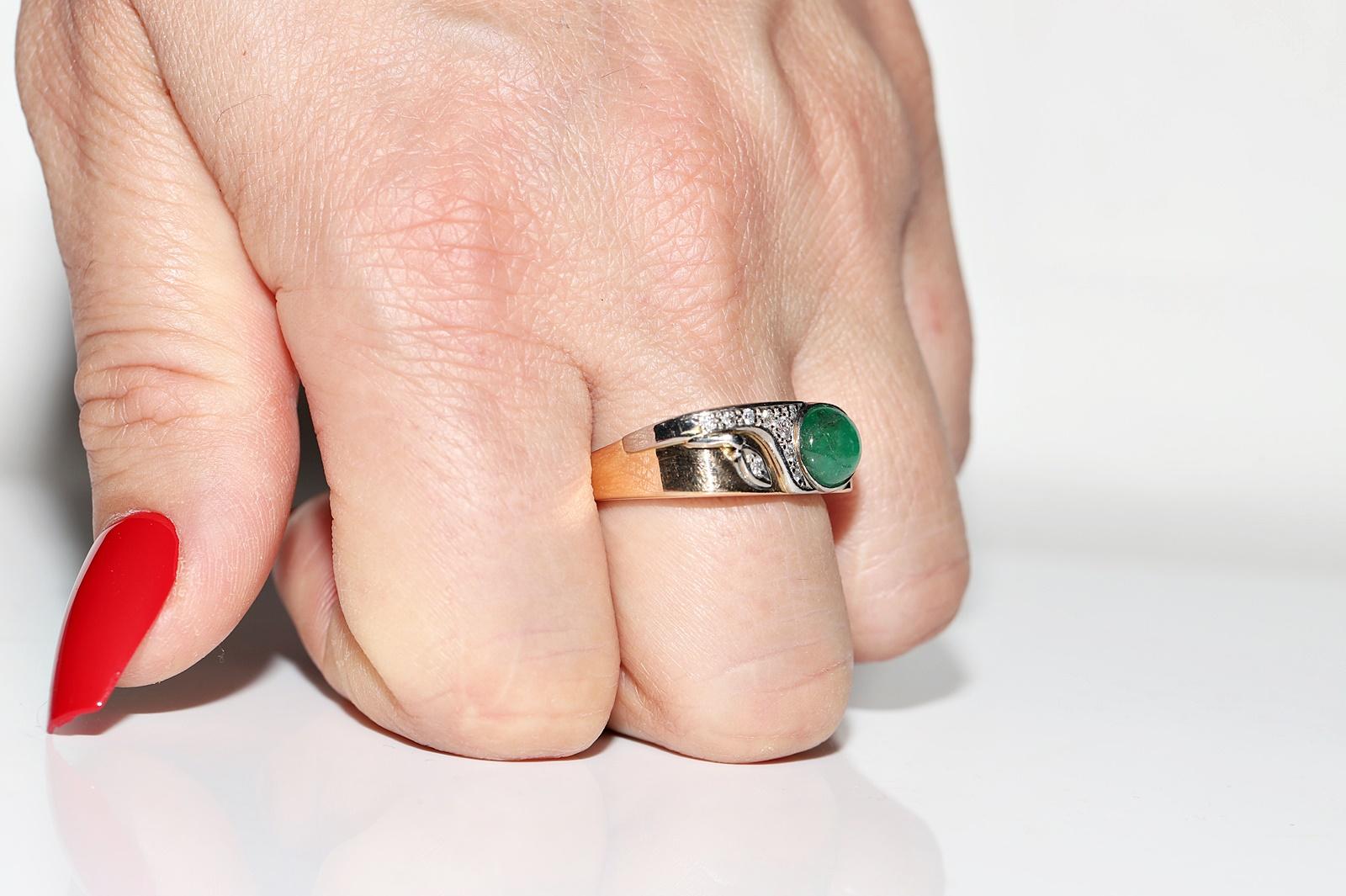 Brilliant Cut Antique Circa 1900s 18k Gold Natural Diamond And Cabochon Emerald Decorated Ring For Sale