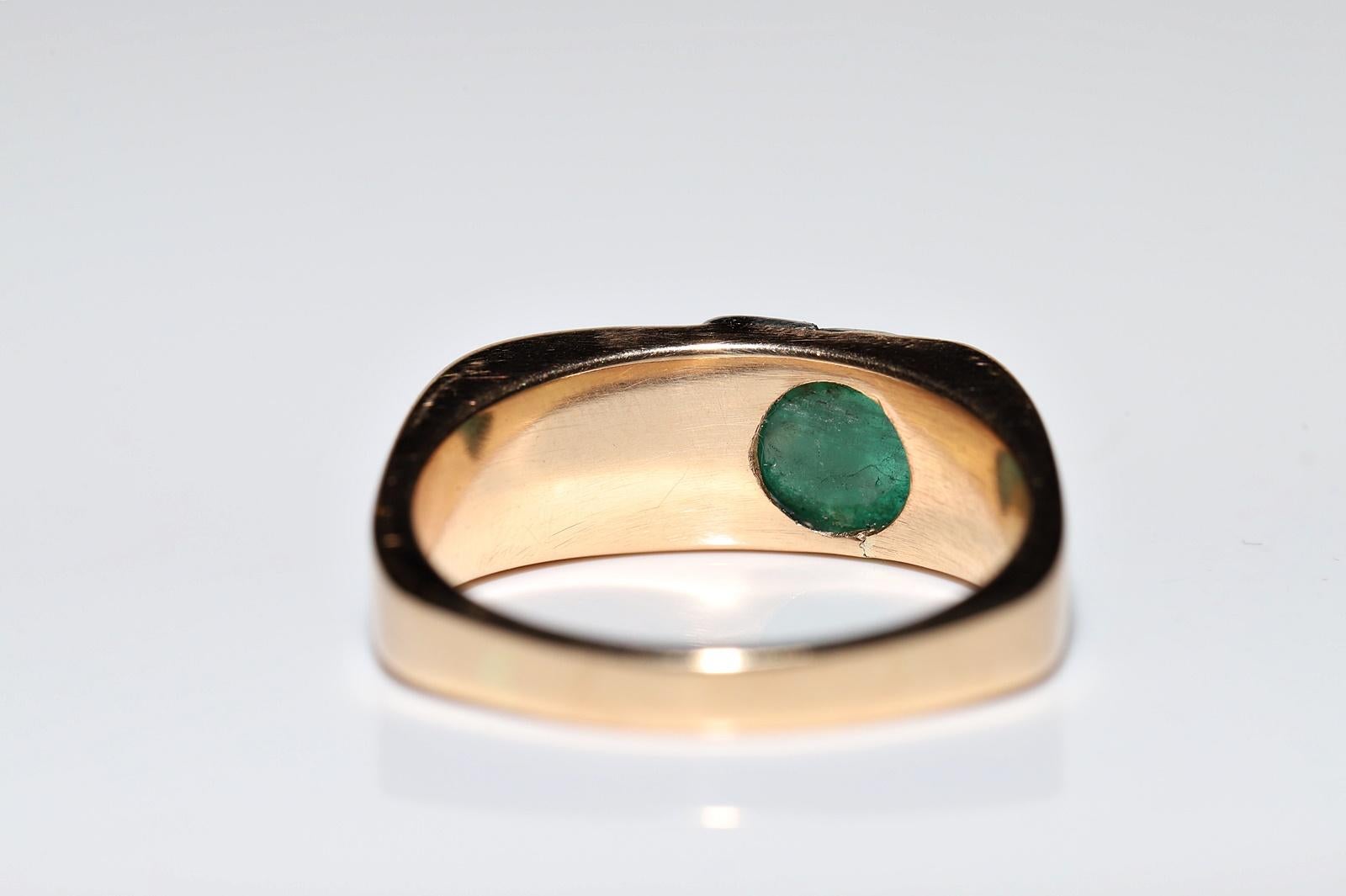 Antiker, um 1900er Jahre, 18 Karat Gold, natürlicher Diamant und Cabochon-Smaragd, Smaragd, verzierter Ring im Angebot 3