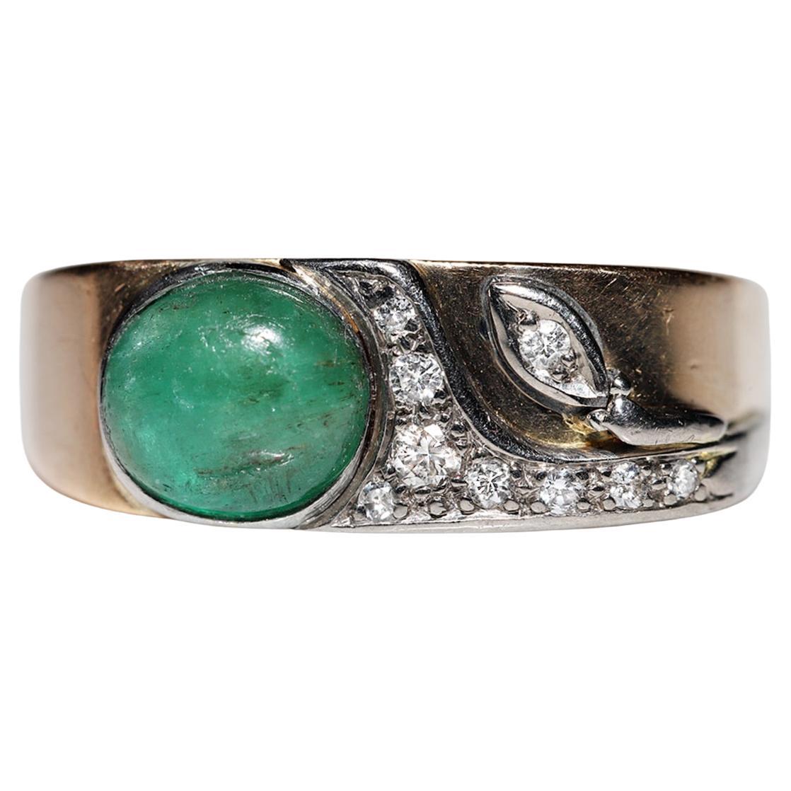 Antiker, um 1900er Jahre, 18 Karat Gold, natürlicher Diamant und Cabochon-Smaragd, Smaragd, verzierter Ring im Angebot