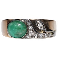 Antico anello decorato con diamanti naturali e smeraldi cabochon in oro 18 carati del 1900 CIRCA
