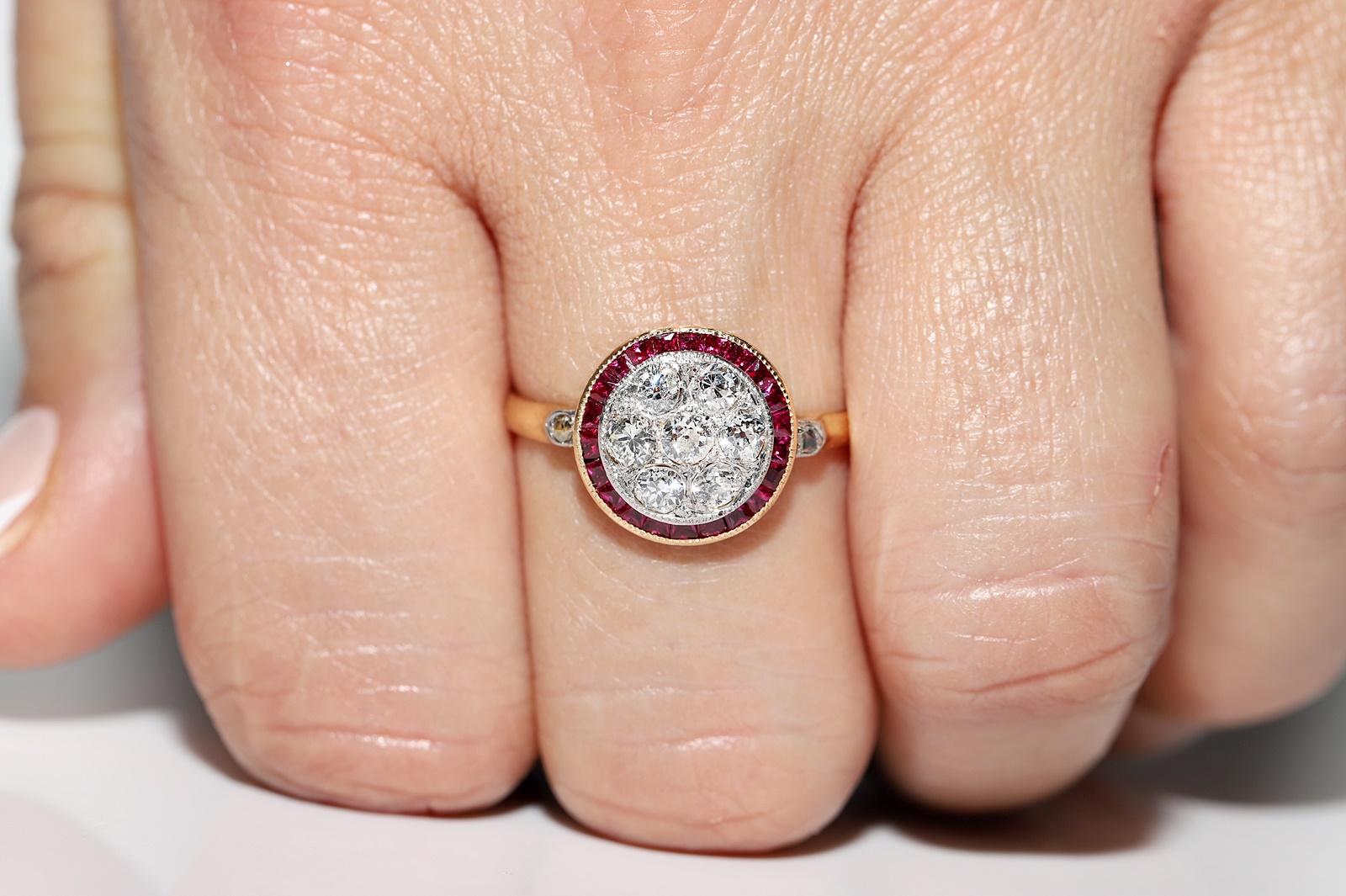 Antiker, um 1900er Jahre, 18 Karat Gold, natürlicher Diamant und Kaliber Rubin, verzierter Ring (Alteuropäischer Brillantschliff)