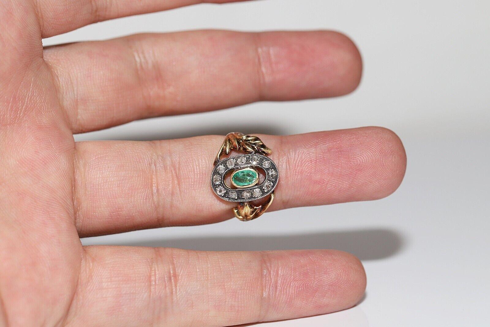 Bague ancienne des années 1900 en or 18 carats décorée de diamants naturels et d'émeraudes en vente 6