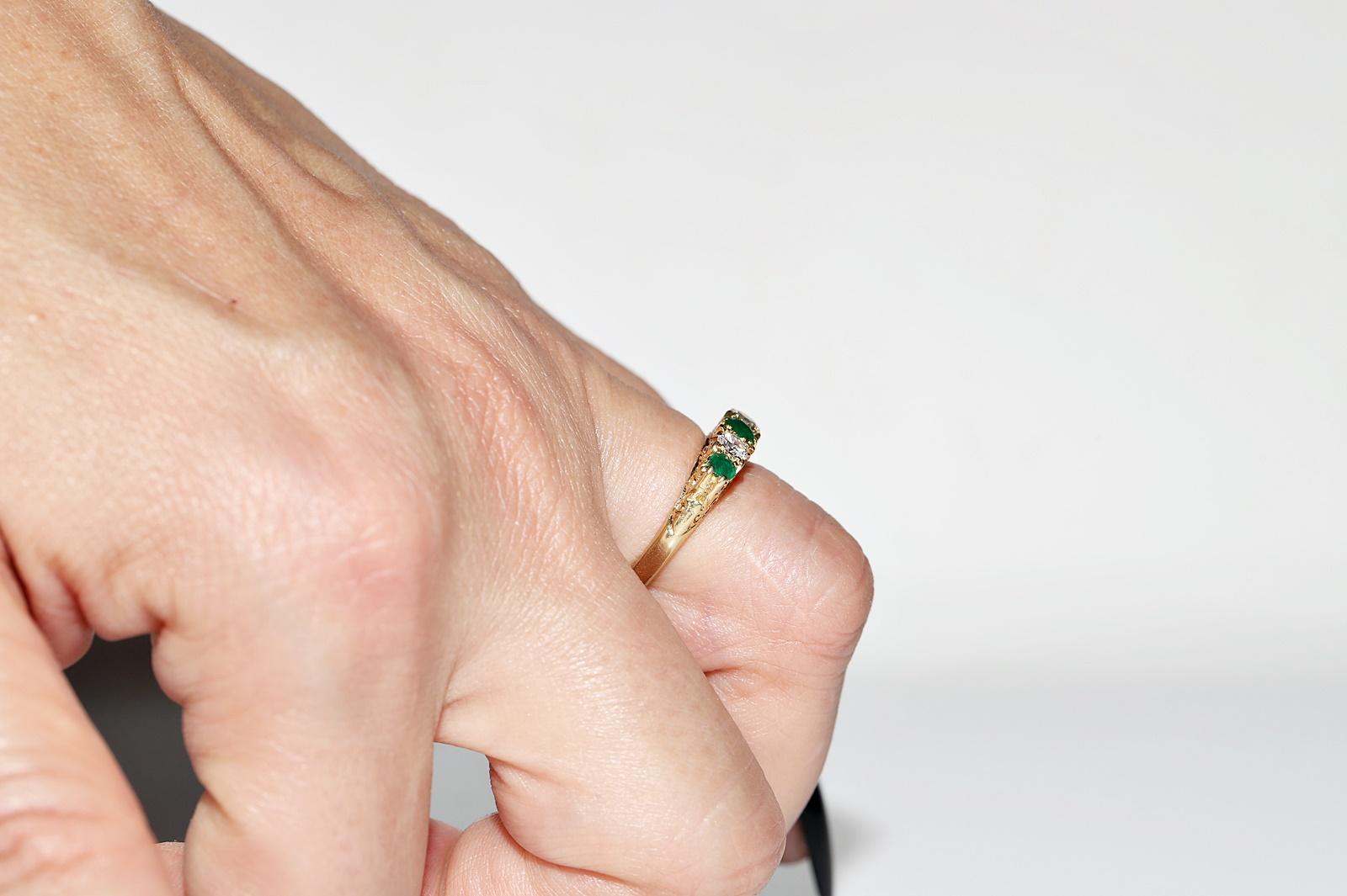 Antiker Ring aus 18 Karat Gold mit natürlichem Diamant und Smaragd, um 1900er Jahre, dekoriert 10