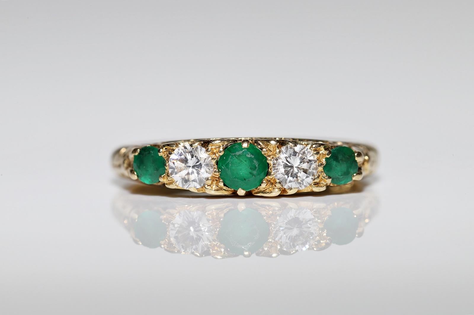 Antiker Ring aus 18 Karat Gold mit natürlichem Diamant und Smaragd, um 1900er Jahre, dekoriert (Brillantschliff)
