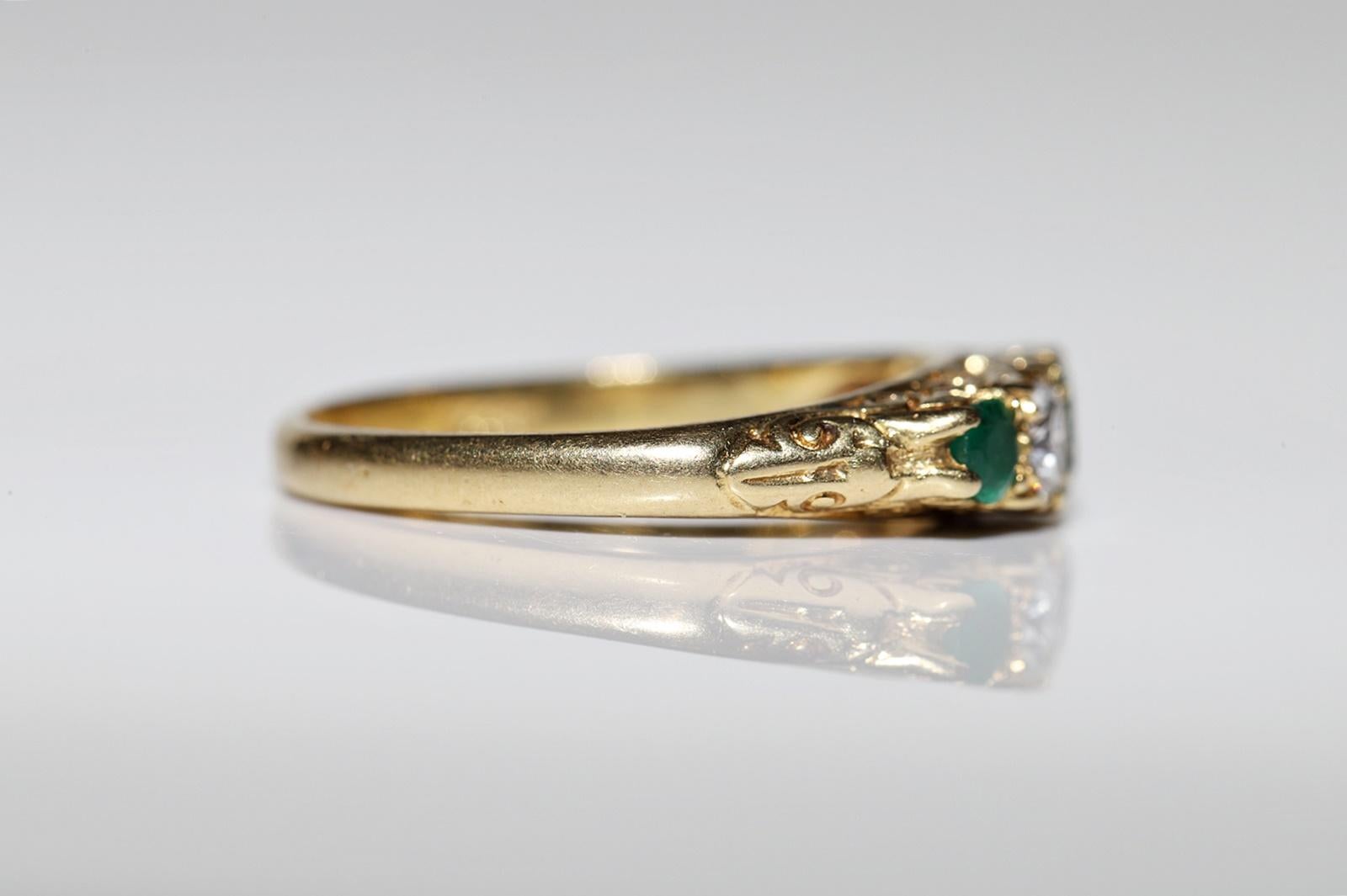 Antiker Ring aus 18 Karat Gold mit natürlichem Diamant und Smaragd, um 1900er Jahre, dekoriert Damen