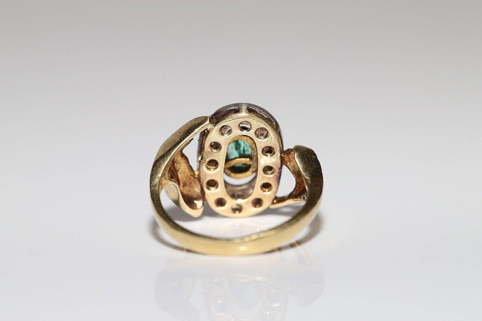 Bague ancienne des années 1900 en or 18 carats décorée de diamants naturels et d'émeraudes en vente 1