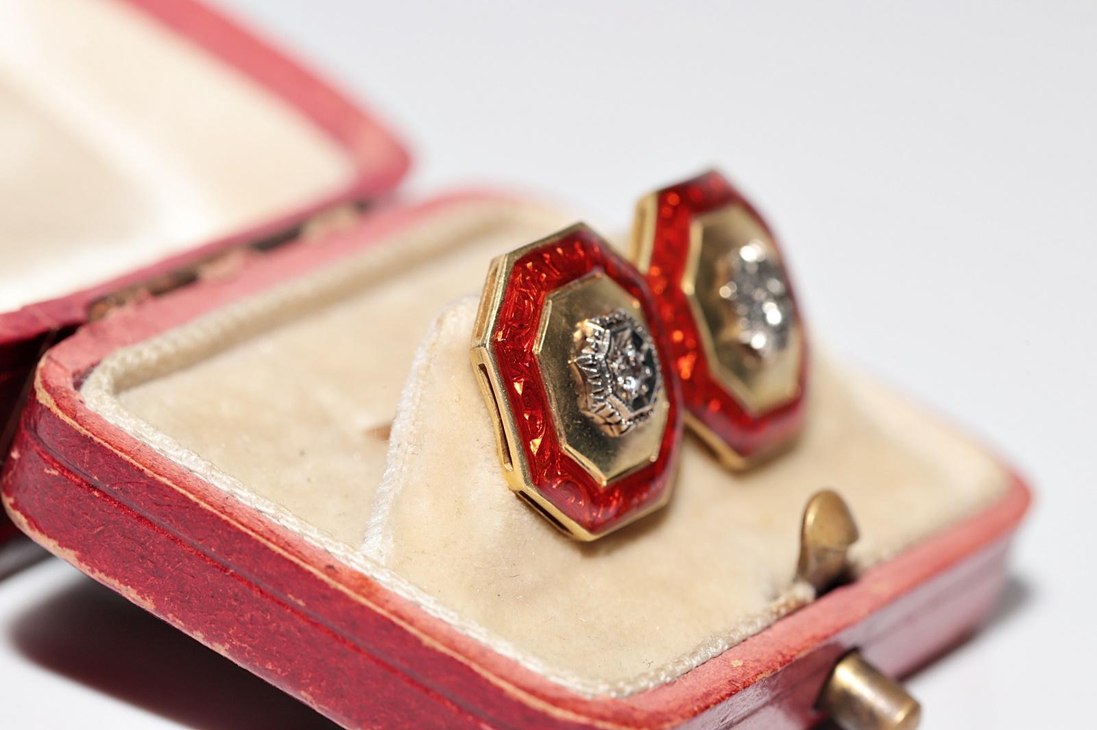 En très bon état.
Le poids total est de 4.4 grammes.
Le diamant est de 0,06 ct.
Le diamant est de couleur J et de pureté S1.
Les émaux des boucles d'oreilles ont été réalisés plus tard.
La boîte n'est pas incluse.
N'hésitez pas à nous contacter pour