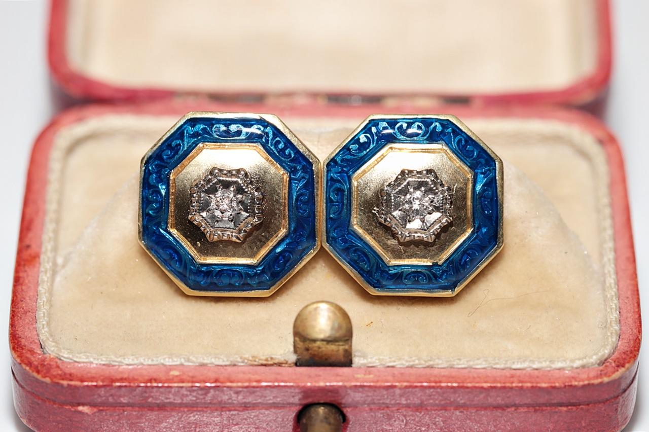 En très bon état.
Le poids total est de 4.5 grammes.
Le diamant est de 0,06 ct.
Le diamant est de couleur J et de pureté S1-s2.
Les émaux des boucles d'oreilles ont été réalisés plus tard.
La boîte n'est pas incluse.
N'hésitez pas à nous contacter