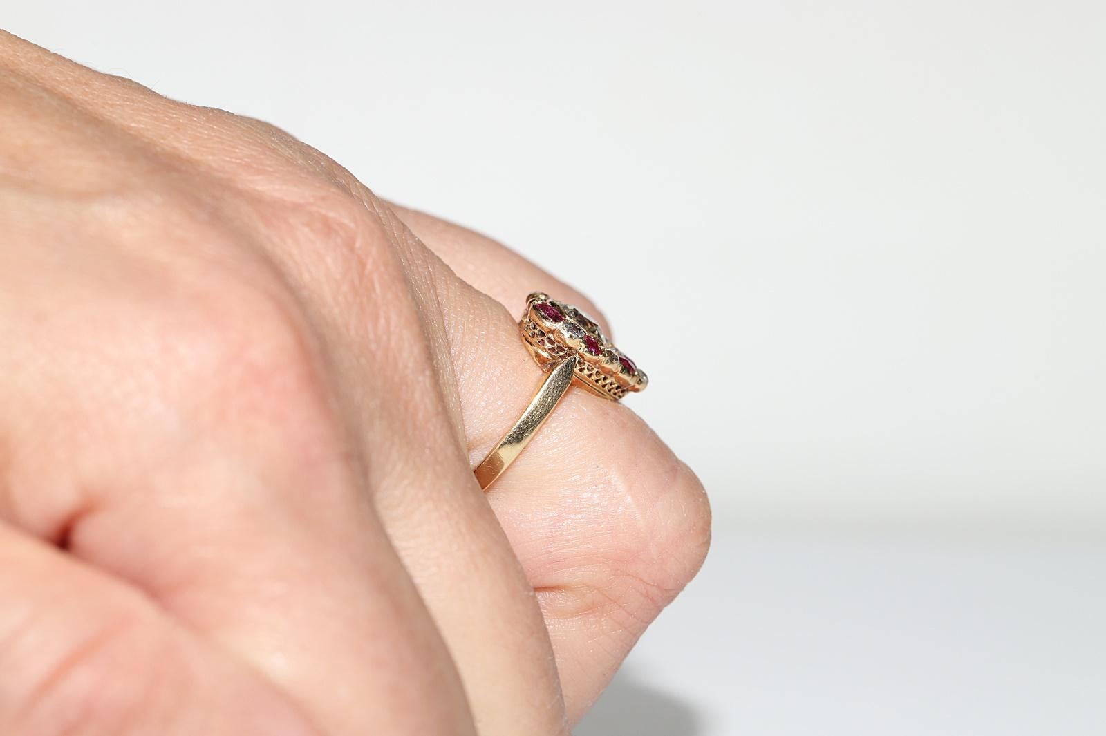 Antiker Ring aus 18 Karat Gold mit natürlichem Diamant und Rubin, um 1900er Jahre, dekoriert (Brillantschliff) im Angebot