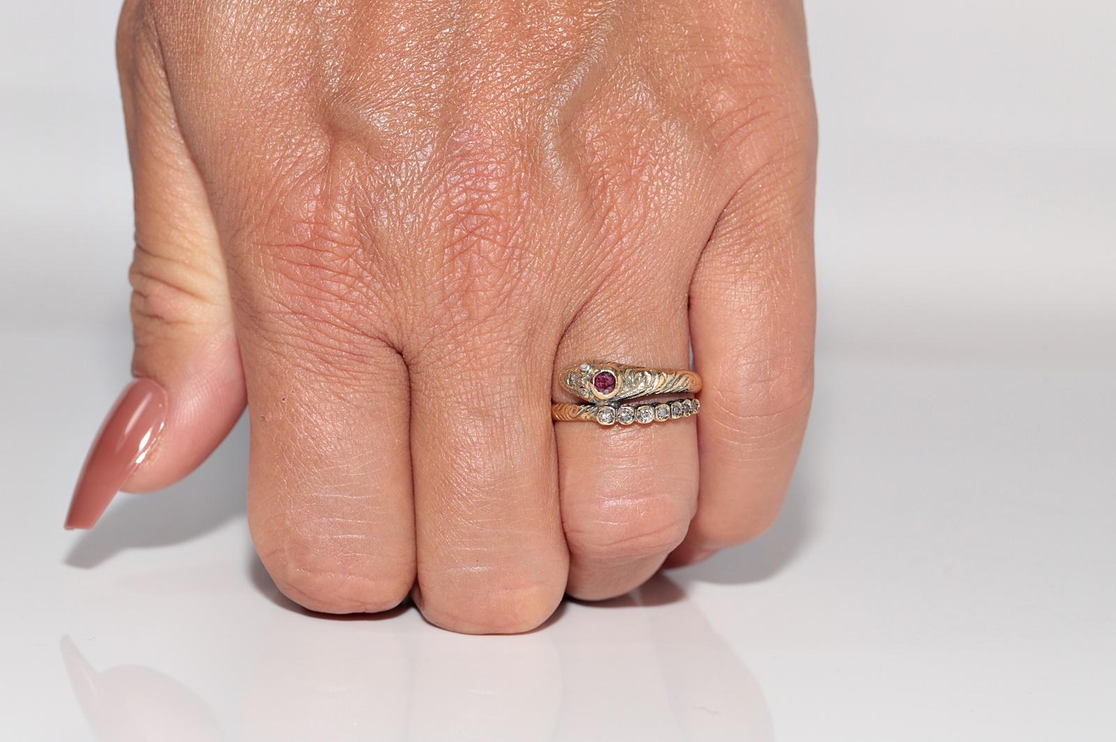 Ancienne bague serpent en or 18k Circa 1900 ornée de diamants naturels et de rubis en vente 11