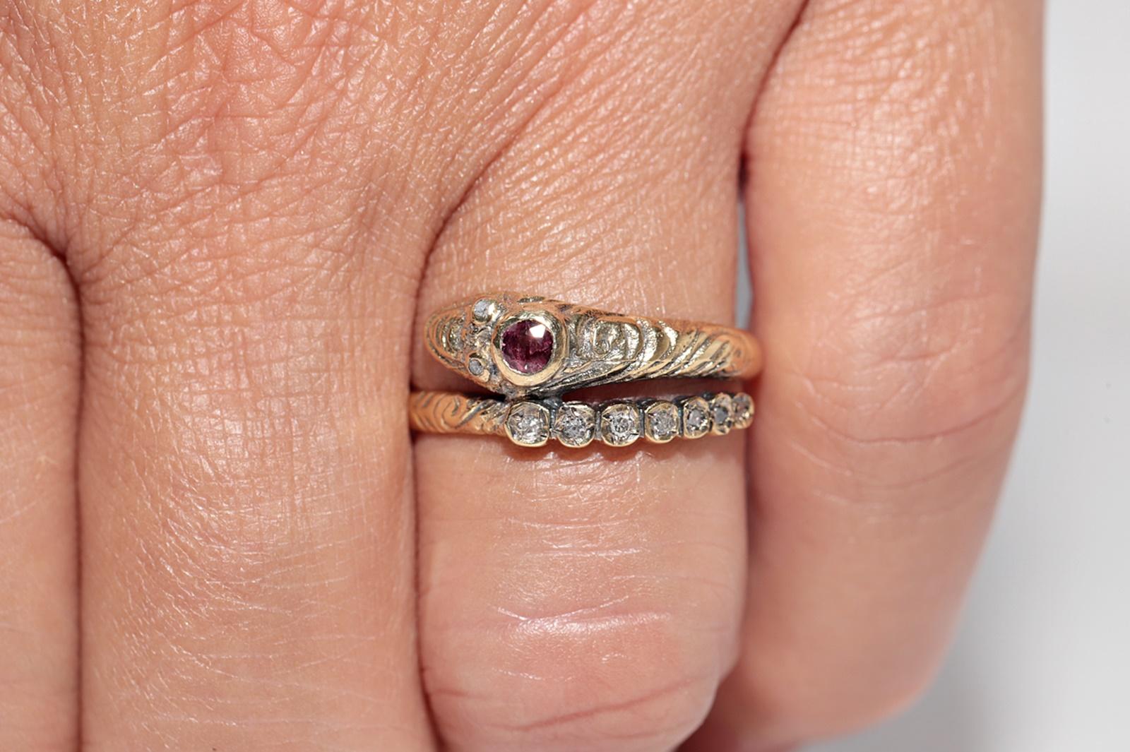 Ancienne bague serpent en or 18k Circa 1900 ornée de diamants naturels et de rubis en vente 12