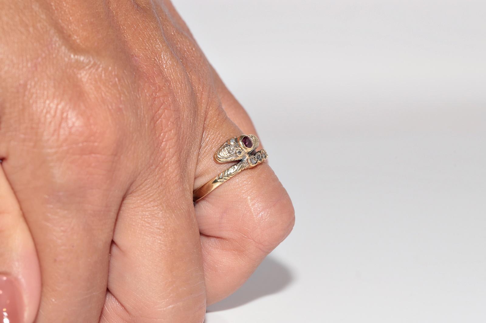 Ancienne bague serpent en or 18k Circa 1900 ornée de diamants naturels et de rubis en vente 13