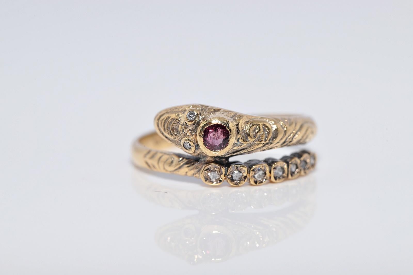 Taille brillant Ancienne bague serpent en or 18k Circa 1900 ornée de diamants naturels et de rubis en vente