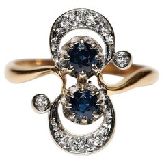 Antiguo anillo decorado con diamantes naturales y zafiros en oro de 18 quilates de la década de 1900