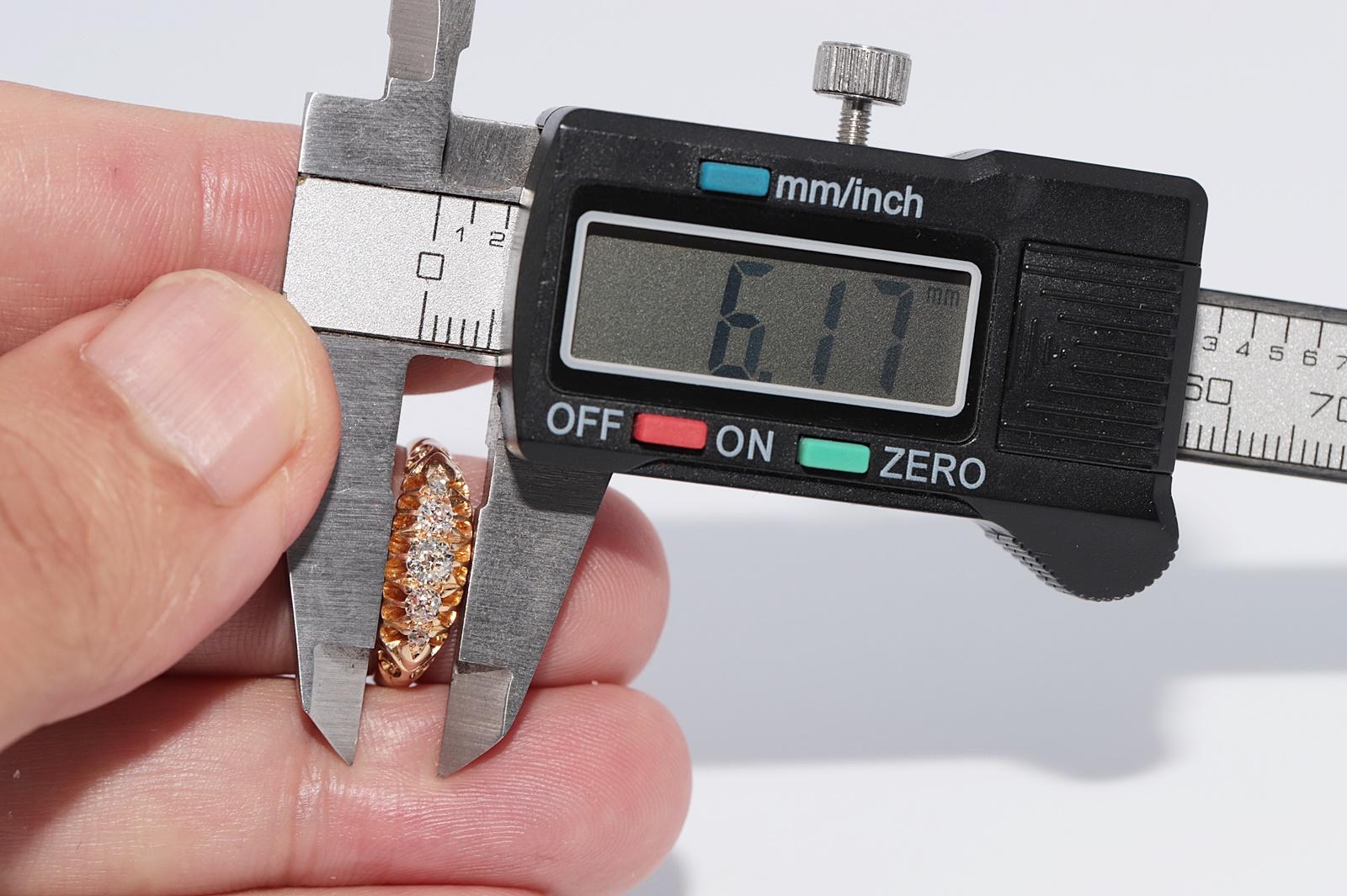 Anneau ancien des années 1900 en or 18 carats décoré de diamants naturels en vente 6