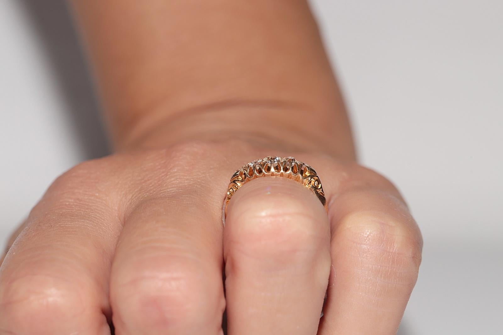 Anneau ancien des années 1900 en or 18 carats décoré de diamants naturels en vente 11