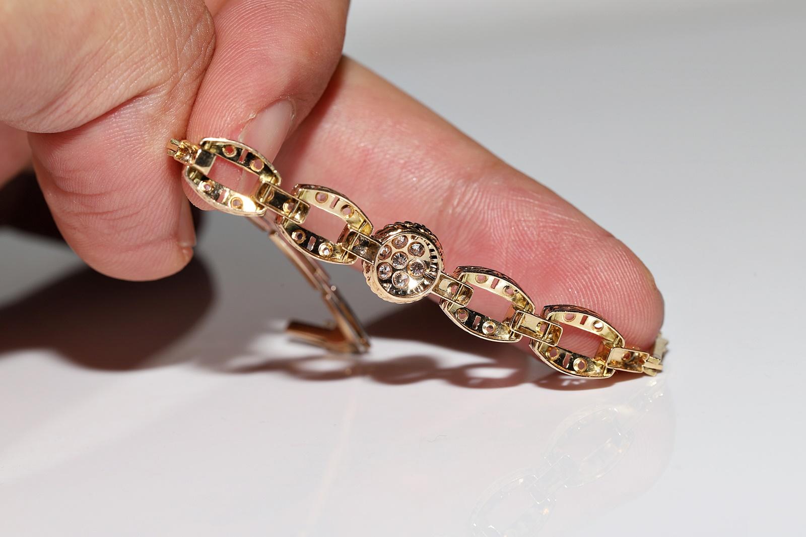 Bracelet ancien des années 1900 en or 18 carats décoré de diamants naturels en vente 11