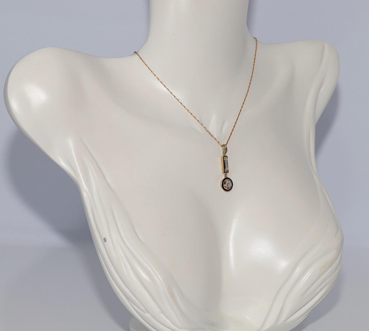 Collana con ciondolo in oro 18k con diamanti naturali e smalto decorato, antica CIRCA 1900 In condizioni buone in vendita a Fatih/İstanbul, 34