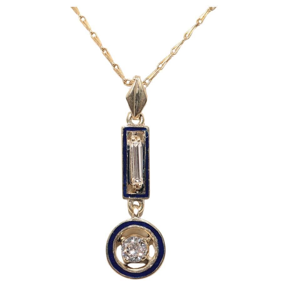 Collier pendentif en or 18 carats orné de diamants naturels et d'émail antique Circa 1900s