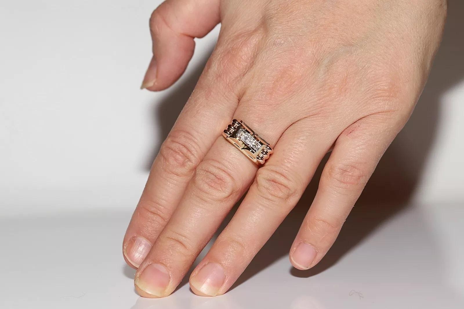 Bague ancienne des années 1900 en or 18 carats décorée de diamants naturels en vente 5