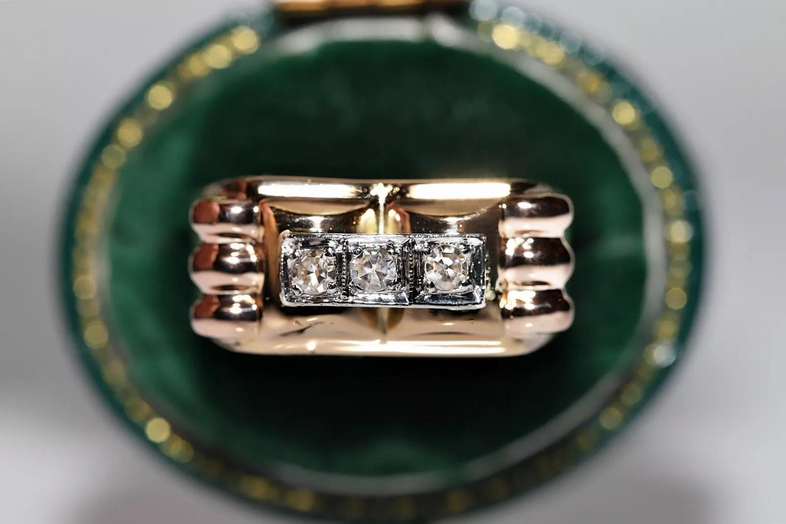 In ottime condizioni.
Il peso totale è di 4 grammi.
Il diamante è di circa 0,18 carati.
Il diamante ha un colore H.I.-J.K. e una purezza pari a 1.
La misura dell'anello è US 7
Possiamo realizzare qualsiasi dimensione.
La scatola non è inclusa.
Per