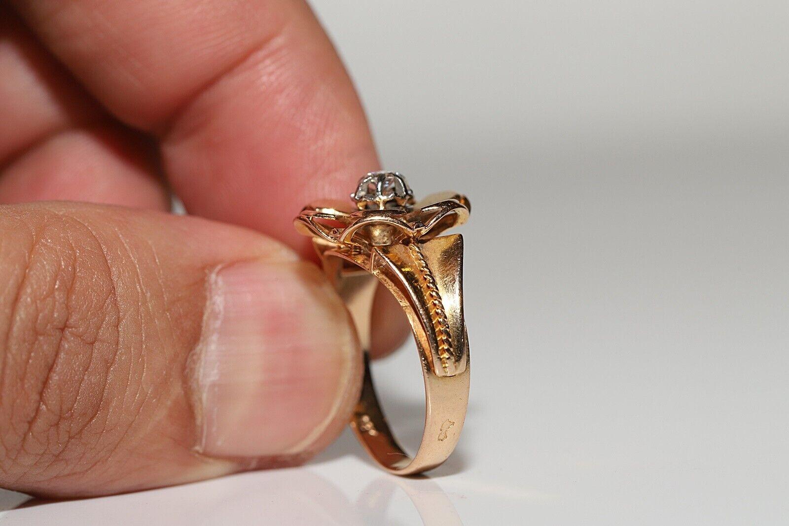 Antiguo anillo de compromiso solitario decorado con diamantes naturales en oro de 18 quilates de la década de 1900 en venta 2