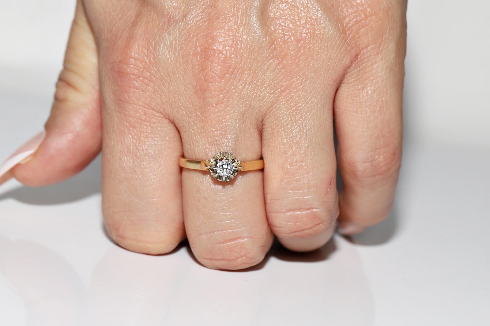 Antiguo anillo solitario decorado con diamantes naturales de oro de 18 quilates de la década de 1900  Victoriano tardío en venta