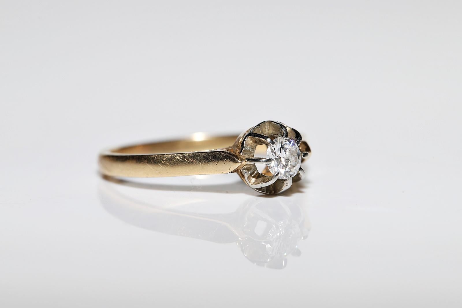 Bague solitaire ancienne des années 1900 en or 18 carats décorée de diamants naturels  en vente 2