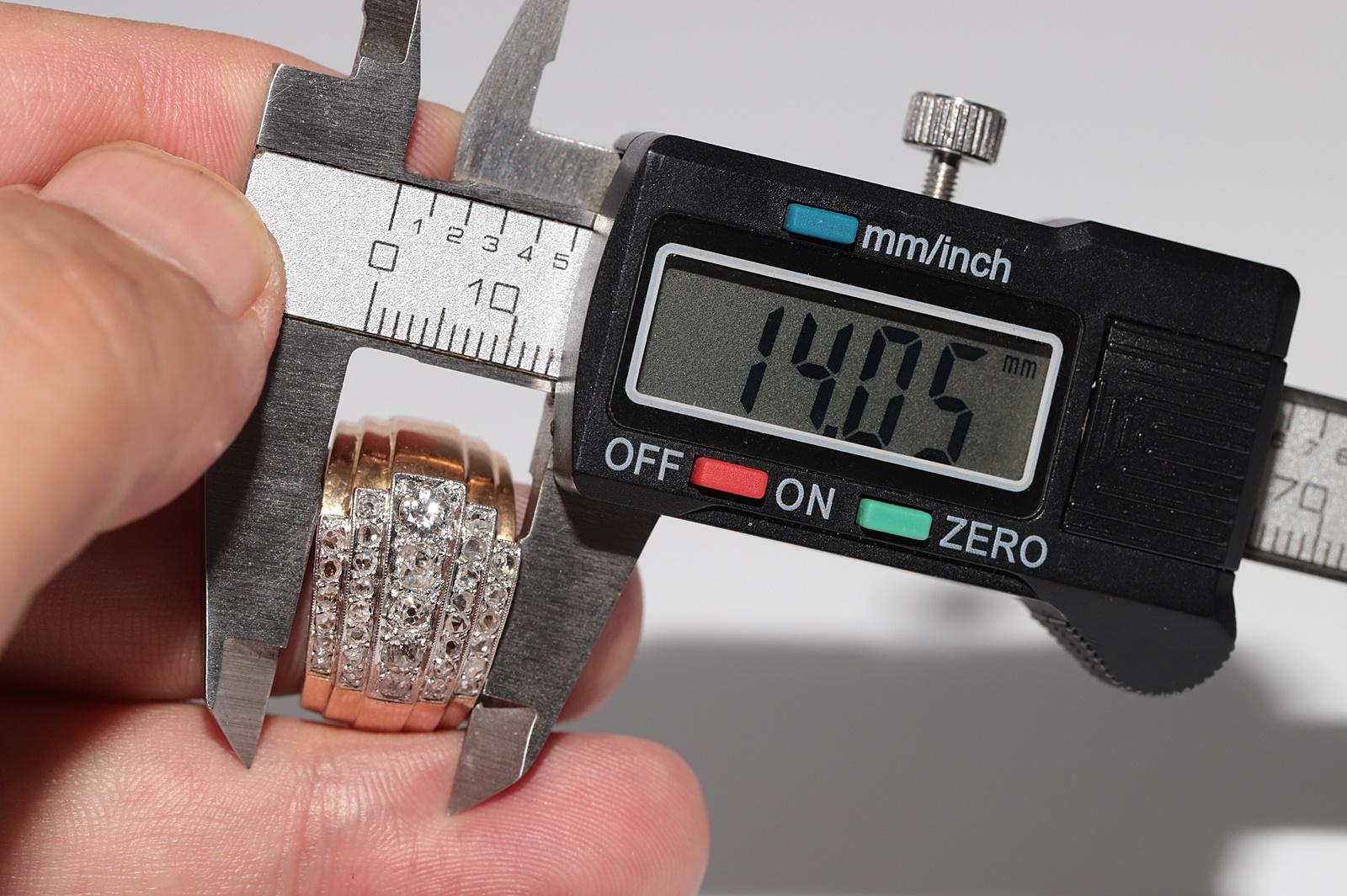 Ancienne bague Tank des années 1900 en or 18 carats décorée de diamants naturels en vente 9