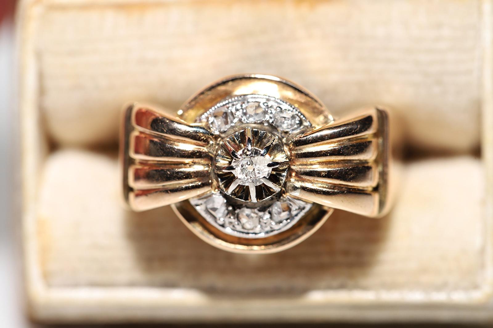 En très bon état.
Le poids total est de 8 grammes.
Totalement est un diamant taillé en rose de 0,10 ct.
Le diamant de taille brillant est de 0.05 ct.
Le diamant est de couleur H-I et de pureté S-1.
La taille de la bague est US 7.5 (nous offrons un