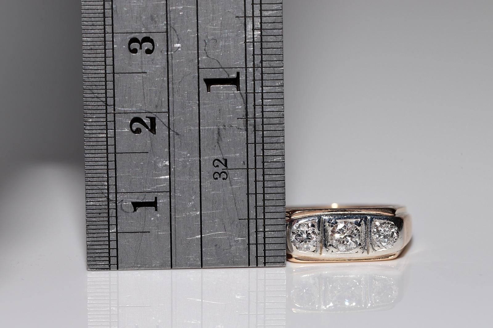 Anneau ancien des années 1900 en or 18 carats décoré de diamants naturels à trois pierres en vente 4