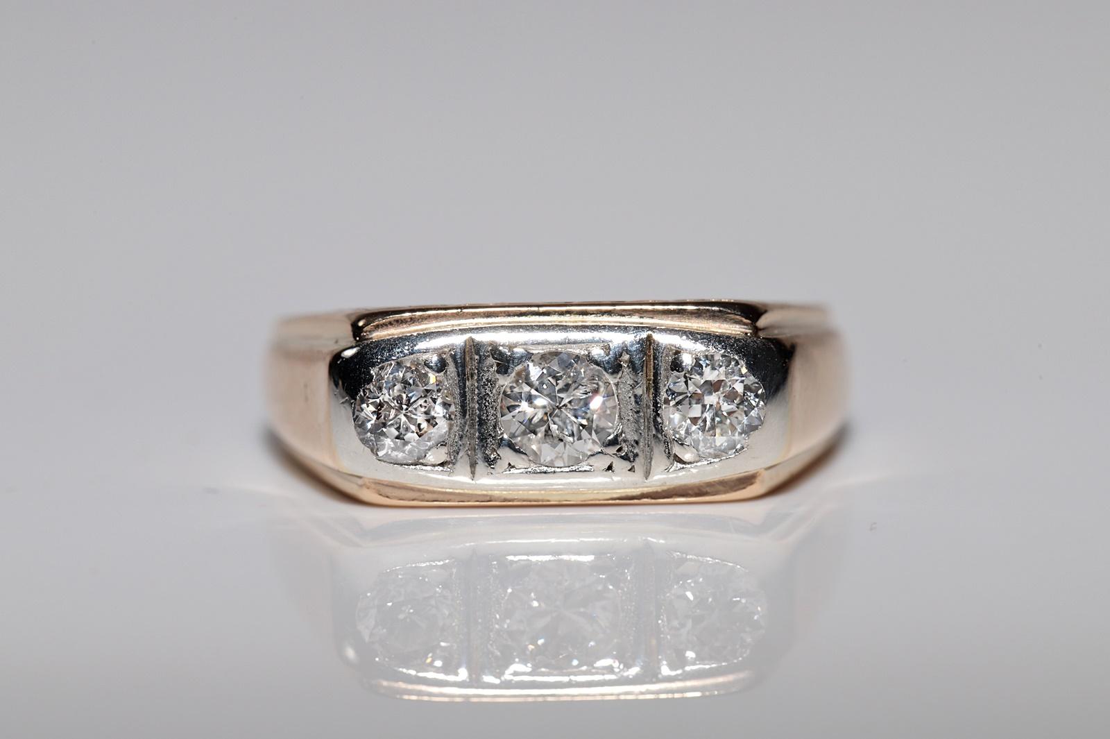 Taille vieille mine Anneau ancien des années 1900 en or 18 carats décoré de diamants naturels à trois pierres en vente