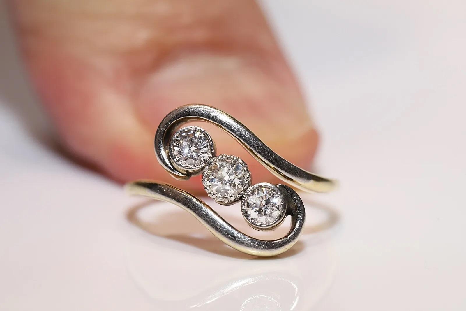 Victorien tardif Bague ancienne des années 1900 en or 18 carats décorée de diamants naturels à trois pierres en vente