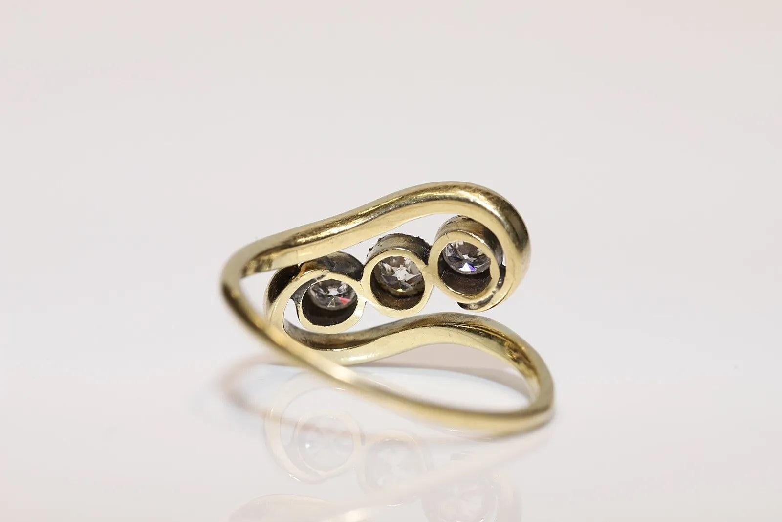 Bague ancienne des années 1900 en or 18 carats décorée de diamants naturels à trois pierres Bon état - En vente à Fatih/İstanbul, 34