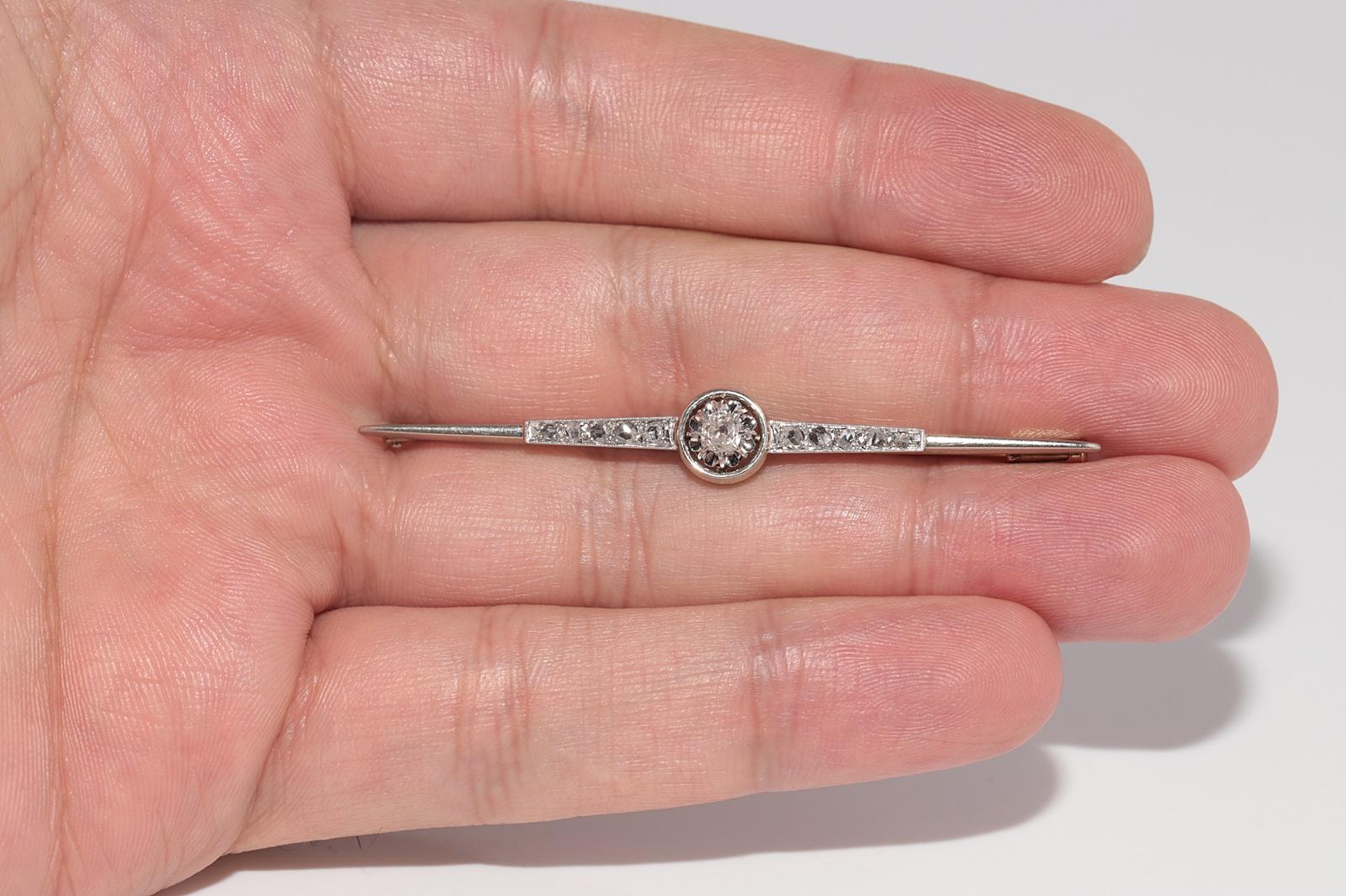 Antiguo broche de oro de 18 quilates de alrededor de 1900 con diamantes naturales talla vieja y talla rosa en venta 3