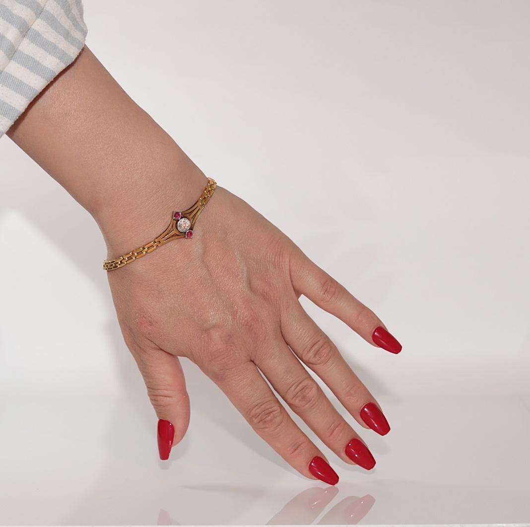 Bracelet ancien en or 18 carats, diamant naturel taille ancienne et rubis cabochon, datant des années 1900 en vente 13