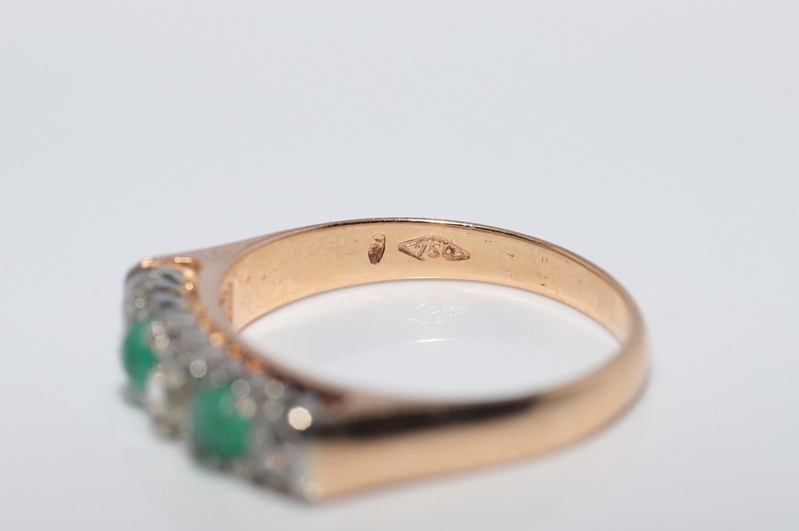 Bague ancienne en or 18k Circa 1900, diamant naturel taille ancienne et émeraude en vente 5