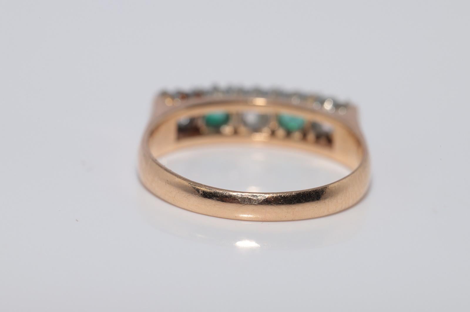 Bague ancienne en or 18k Circa 1900, diamant naturel taille ancienne et émeraude en vente 7