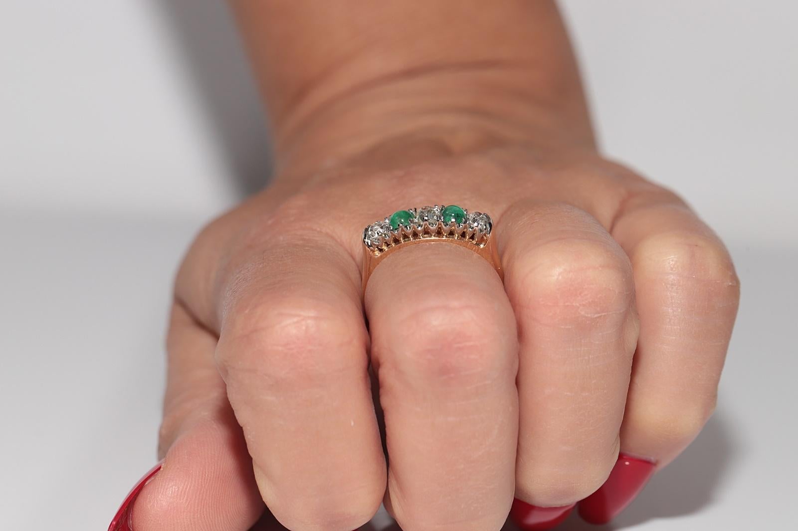 Bague ancienne en or 18k Circa 1900, diamant naturel taille ancienne et émeraude en vente 12
