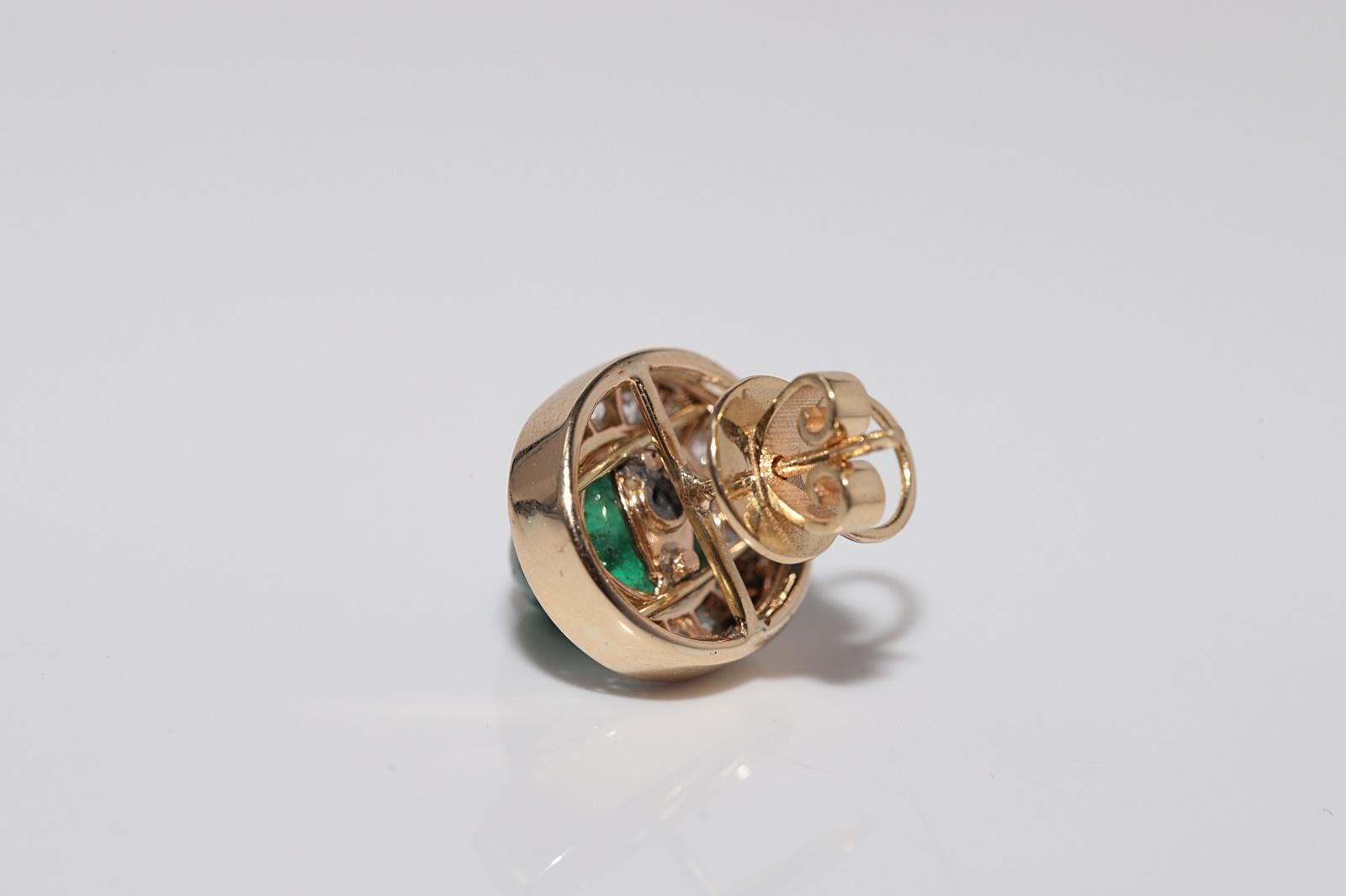 Antike CIRCA 1900s 18k Gold Natürlicher Altschliff Diamant und  Smaragd-Ohrstecker im Angebot 6