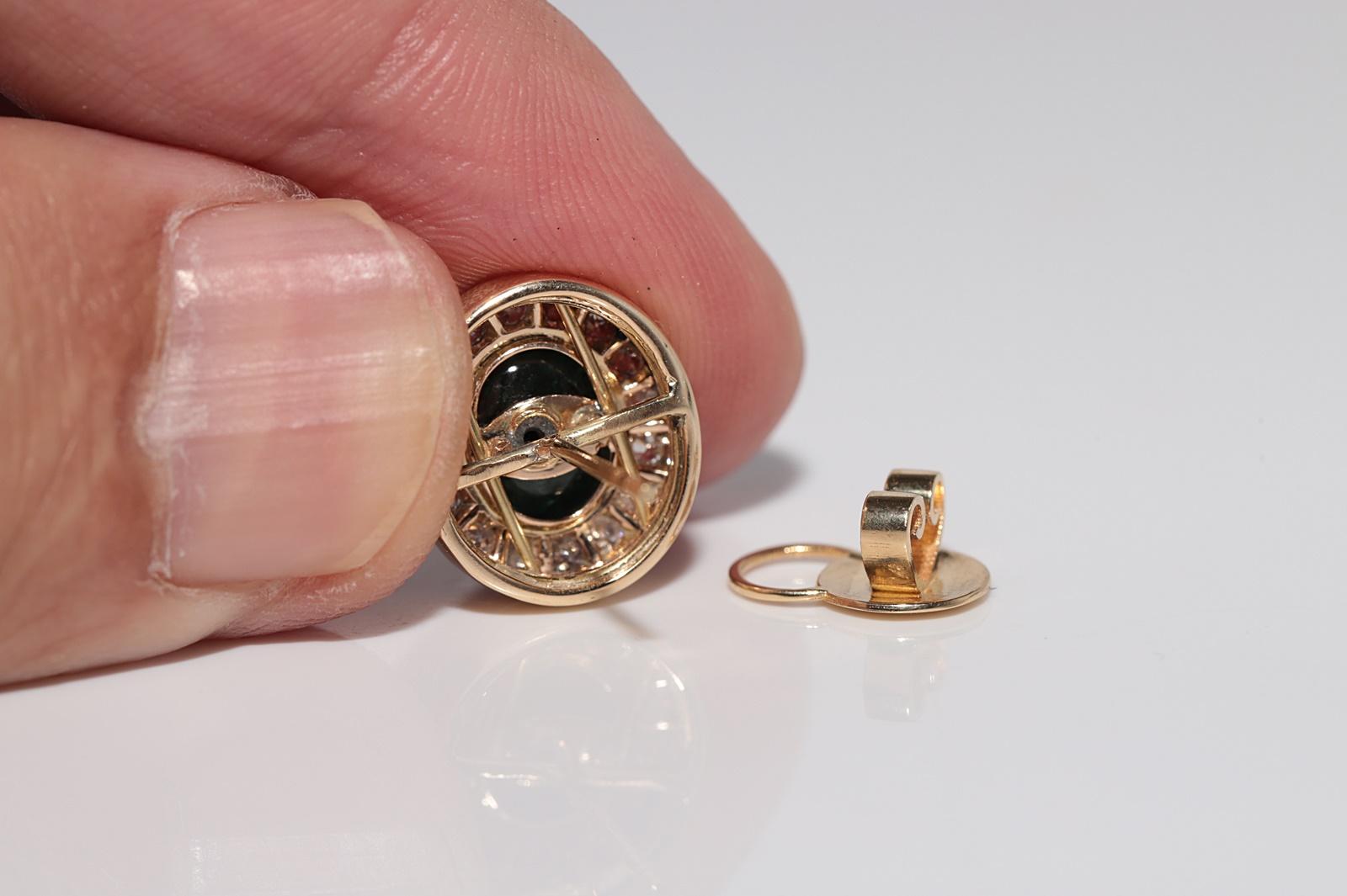 Antike CIRCA 1900s 18k Gold Natürlicher Altschliff Diamant und  Smaragd-Ohrstecker im Angebot 7