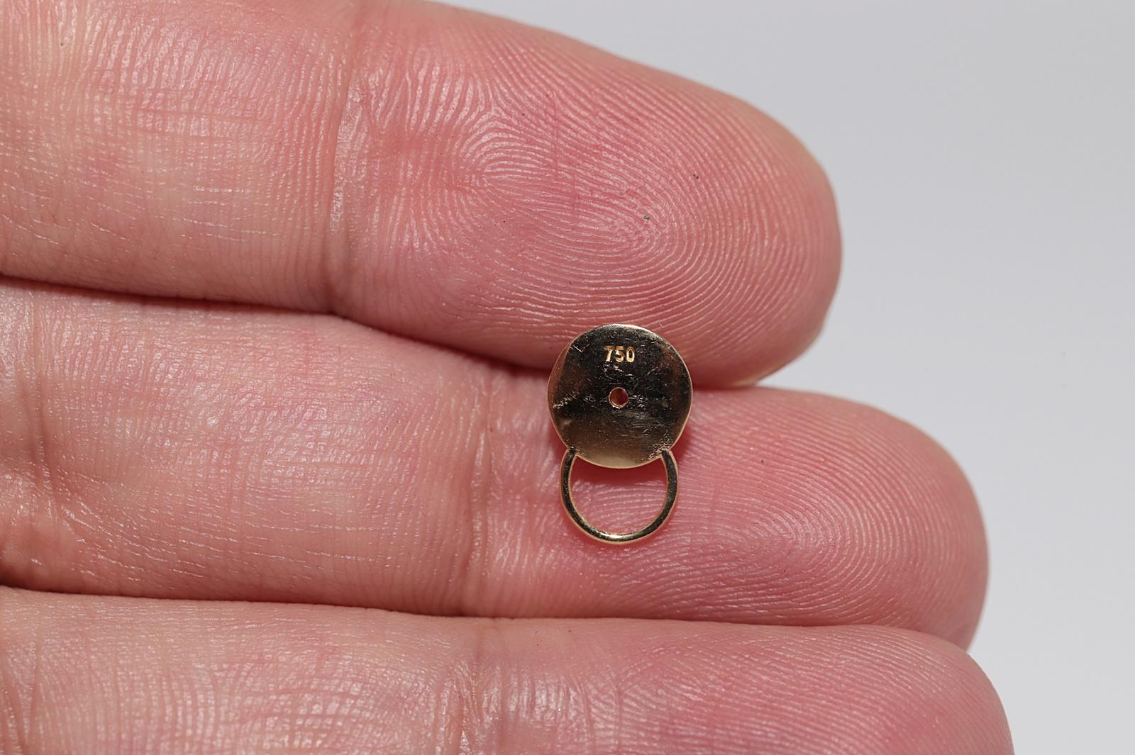 Antike CIRCA 1900s 18k Gold Natürlicher Altschliff Diamant und  Smaragd-Ohrstecker im Angebot 8