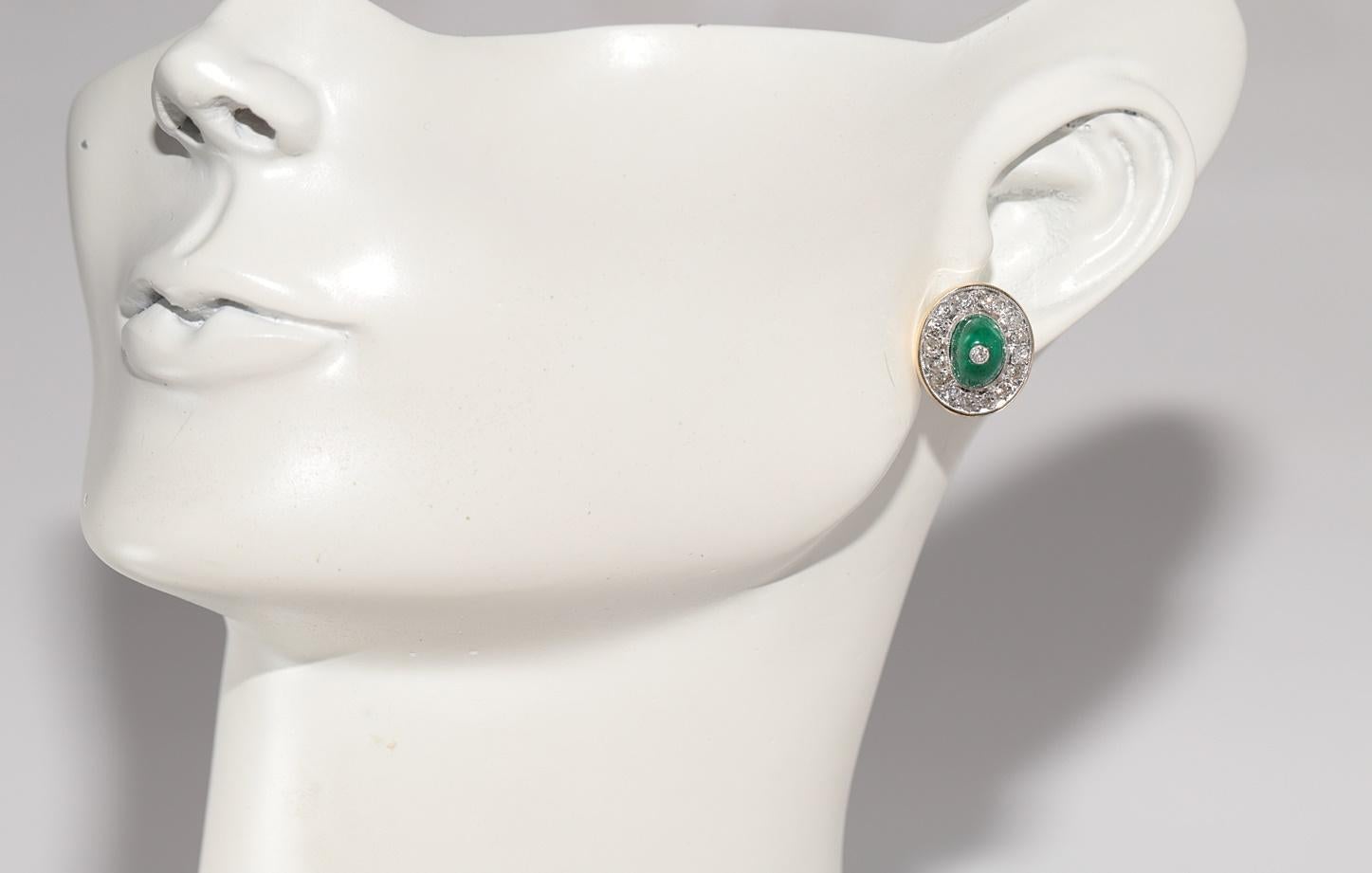 Antike CIRCA 1900s 18k Gold Natürlicher Altschliff Diamant und  Smaragd-Ohrstecker im Angebot 10