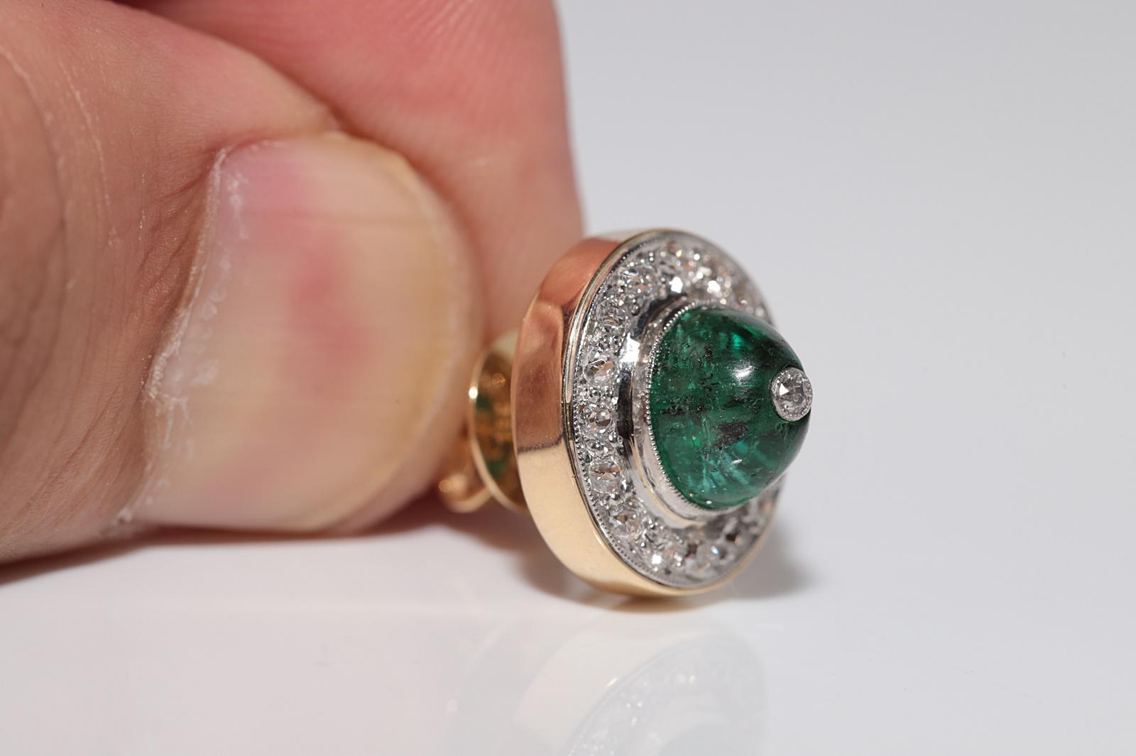 Antike CIRCA 1900s 18k Gold Natürlicher Altschliff Diamant und  Smaragd-Ohrstecker im Angebot 1