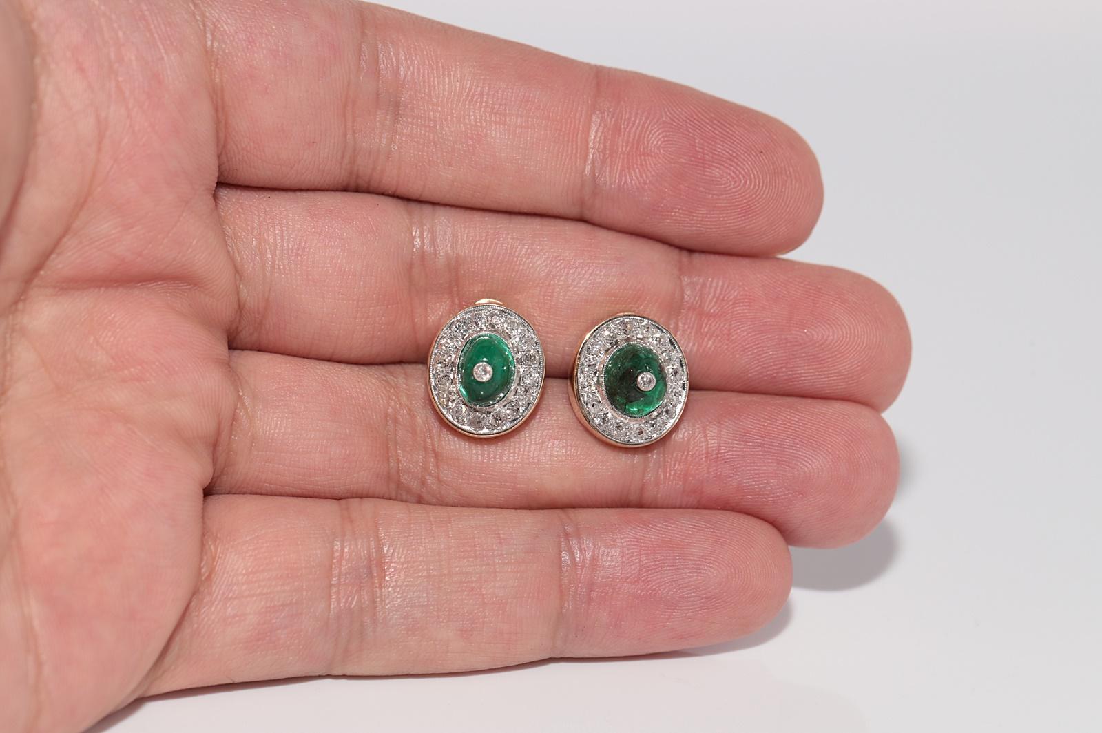 Antike CIRCA 1900s 18k Gold Natürlicher Altschliff Diamant und  Smaragd-Ohrstecker im Angebot 2