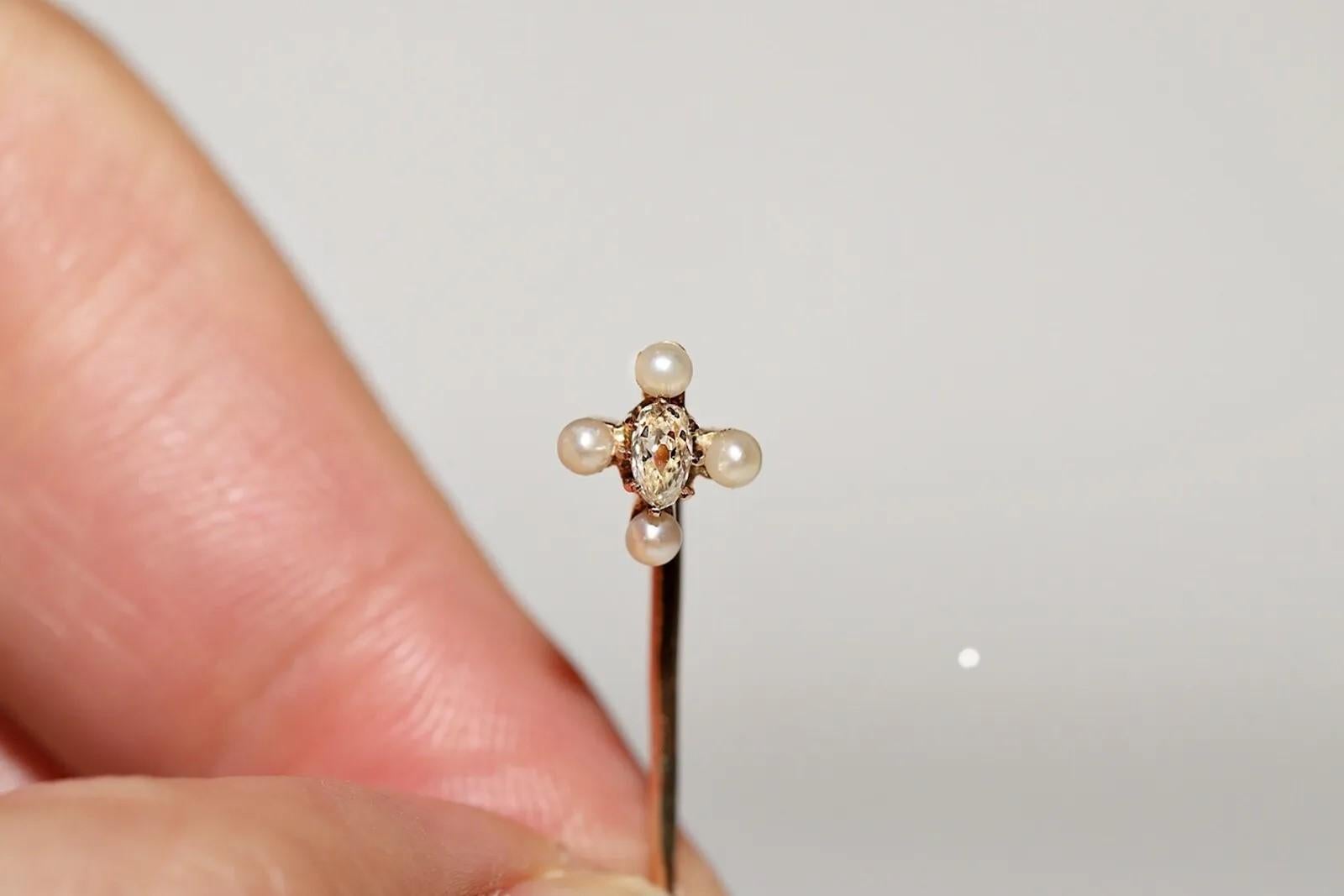 In ottime condizioni.
Il peso totale è di 1.8 grammi.
Totalmente è un diamante  0,20 carati.
Il diamante ha un colore I e una purezza V.
Testato con acido per verificare che si tratti di oro vero da 18 carati.
Per qualsiasi domanda, contattaci.