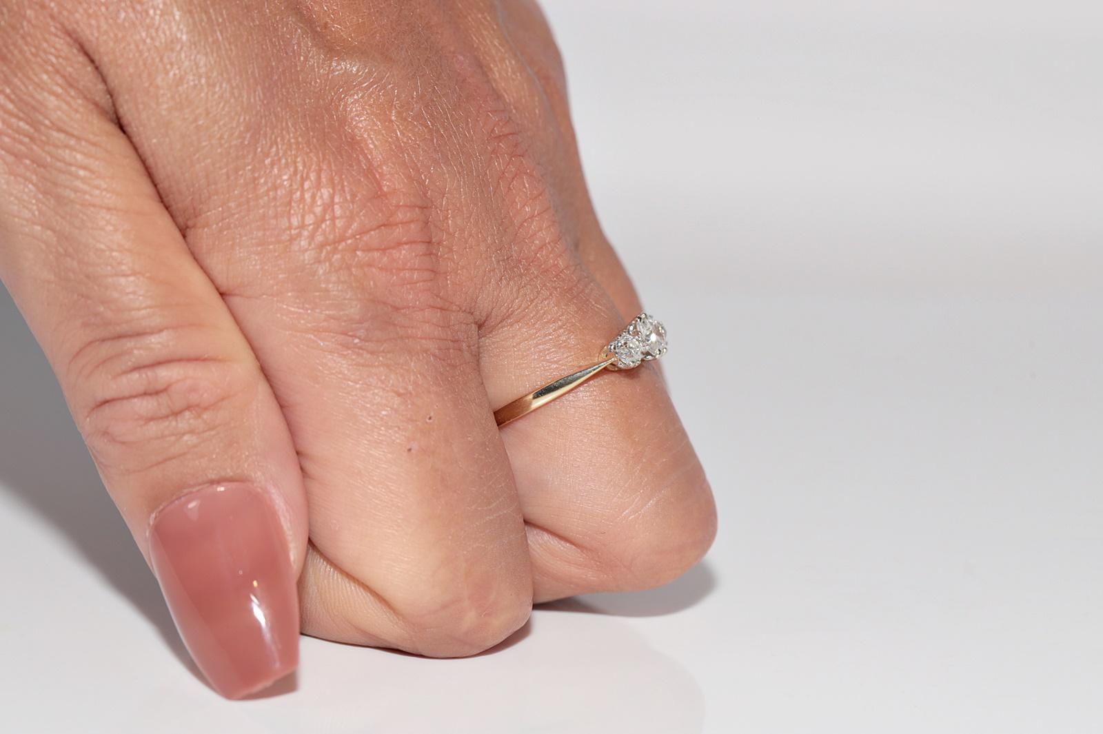 Antiker Ring mit drei Steinen aus 18 Karat Gold mit natürlichem Diamanten im Altschliff, um 1900 im Angebot 10