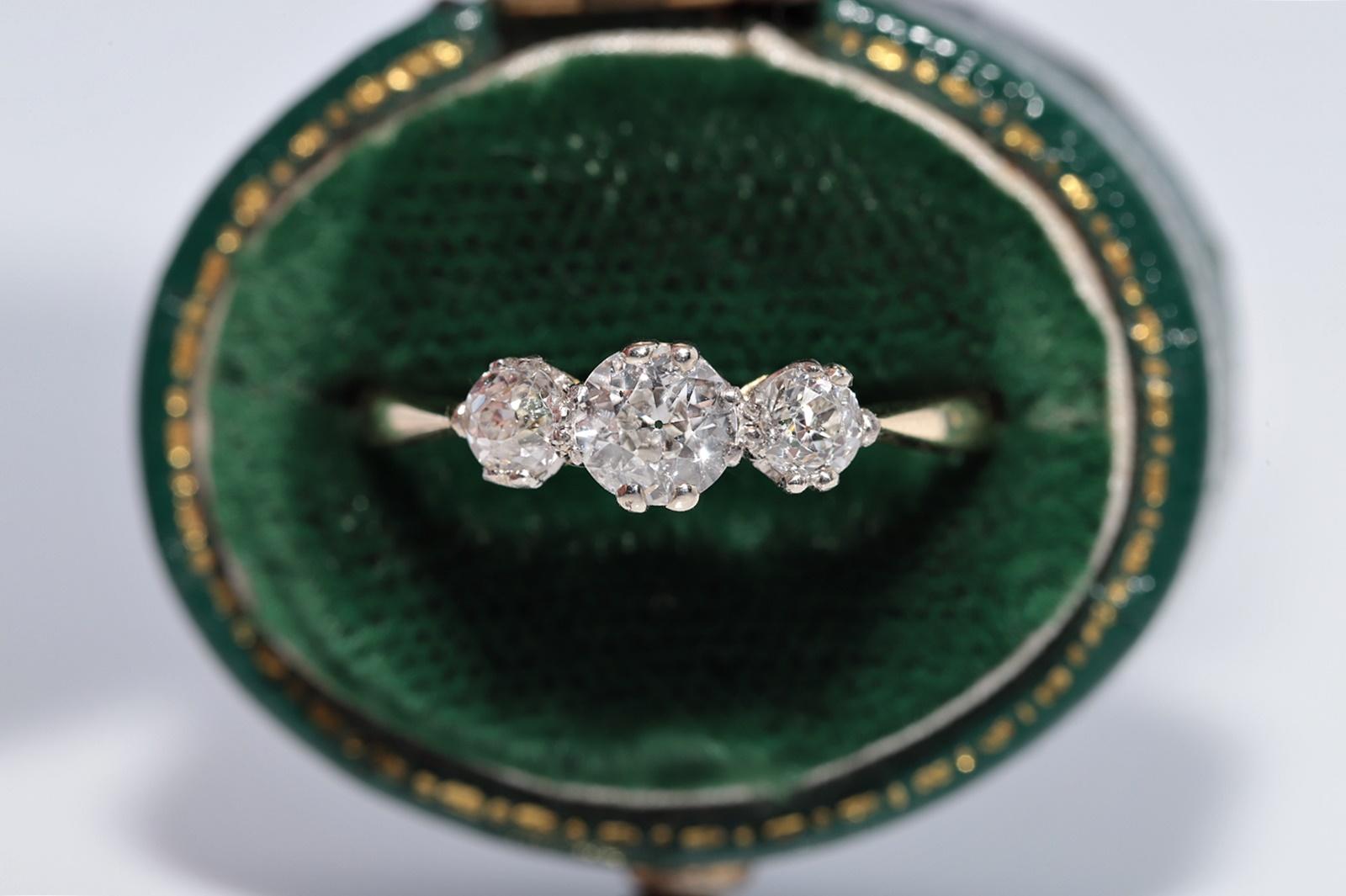 In sehr gutem Zustand.
Das Gesamtgewicht beträgt 1.9 Gramm.
Insgesamt ist Diamant 0,85 ct.
Der Diamant hat die Farbe H-I und die Reinheit s1.
Ringgröße ist US 8
Wir können jede Größe herstellen.
Die Schachtel ist nicht enthalten.
Bitte kontaktieren